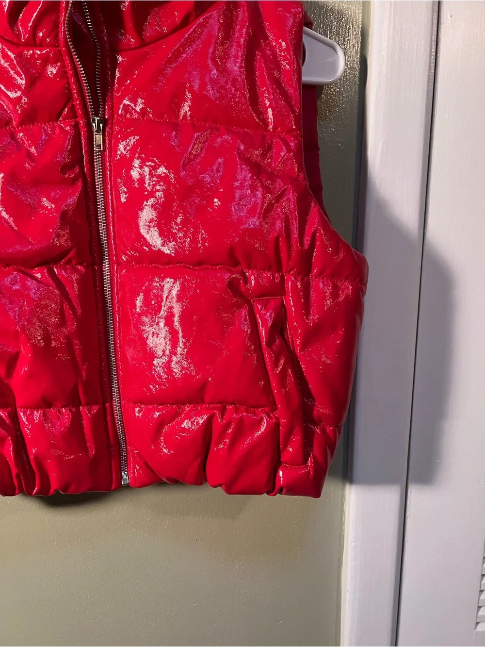Ambiance Outerwear Women’s Size Large Puffer Vest Patent Bright Red Polyurethane